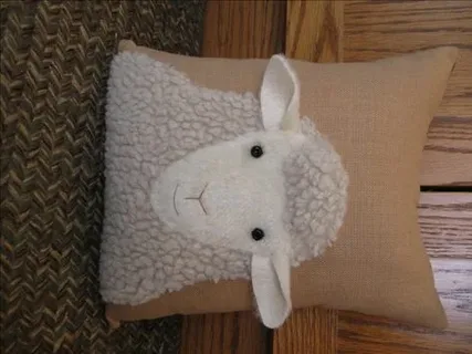 Why Pine Knoll Sheep Wool Is Ideal for Creating Custom Pillows